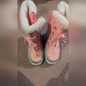 Girls snowboots Size 33 (on sole)